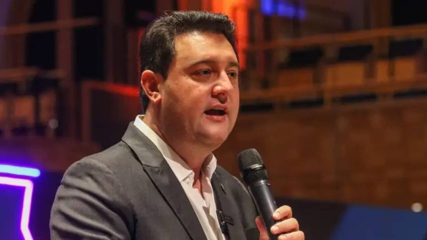 ratinho-jr.-busca-ampliar-forca-politica-para-2026-e-cita-flavio-bolsonaro