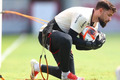ausencia-no-gol-altera-estrategia-do-flamengo-em-plena-competicao