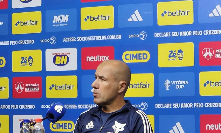 jardim-lamenta-falta-de-apoio-da-torcida-no-ct-do-cruzeiro
