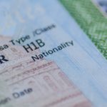 estados-dos-eua-processam-governo-trump-para-barrar-taxa-de-us$-100-mil-em-visto-h-1b