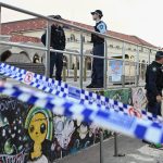 pai-e-filho-sao-os-responsaveis-por-massacre-em-praia-na-australia,-diz-policia