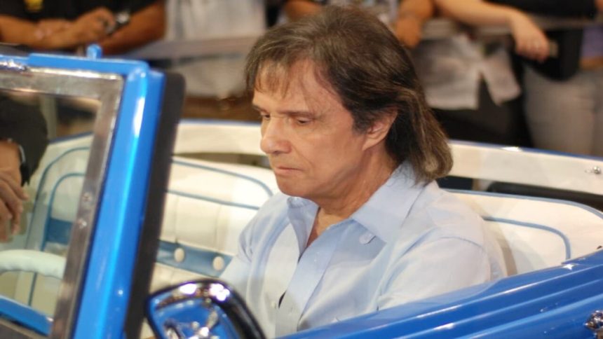roberto-carlos-sofre-acidente-durante-gravacao-em-gramado