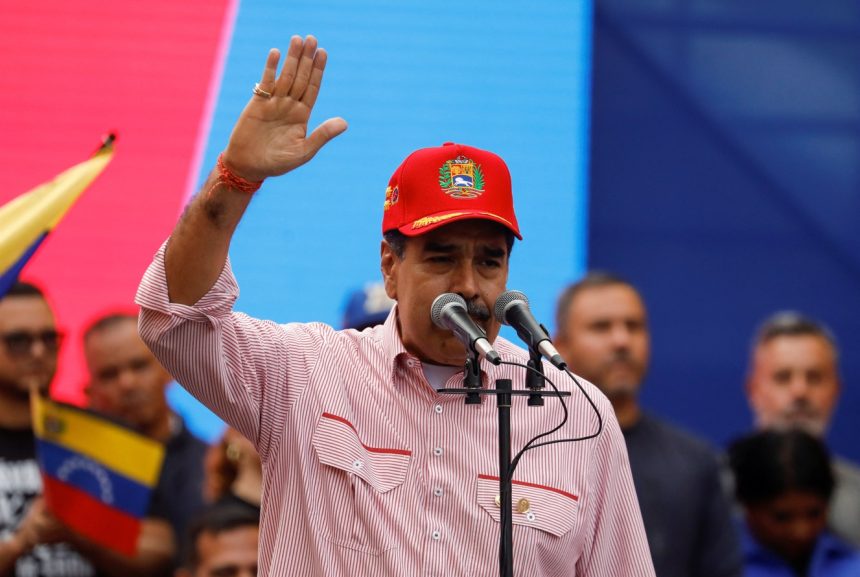 “cuidado-ao-mexer-com-um-venezuelano”,-maduro-alerta-para-presidente-eleito-do-chile