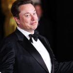 elon-musk-bate-recorde-e-se-torna-o-primeiro-a-acumular-r$-3,2-trilhoes-de-fortuna