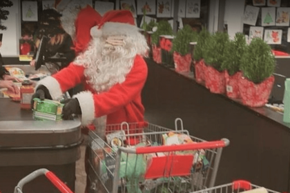 40-“papai-noeis”-roubam-supermercado-para-doar-comida-a-familias-carentes-no-canada