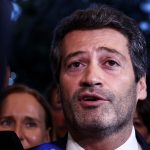 lider-de-partido-de-portugal-e-obrigado-a-remover-cartazes-contra-ciganos