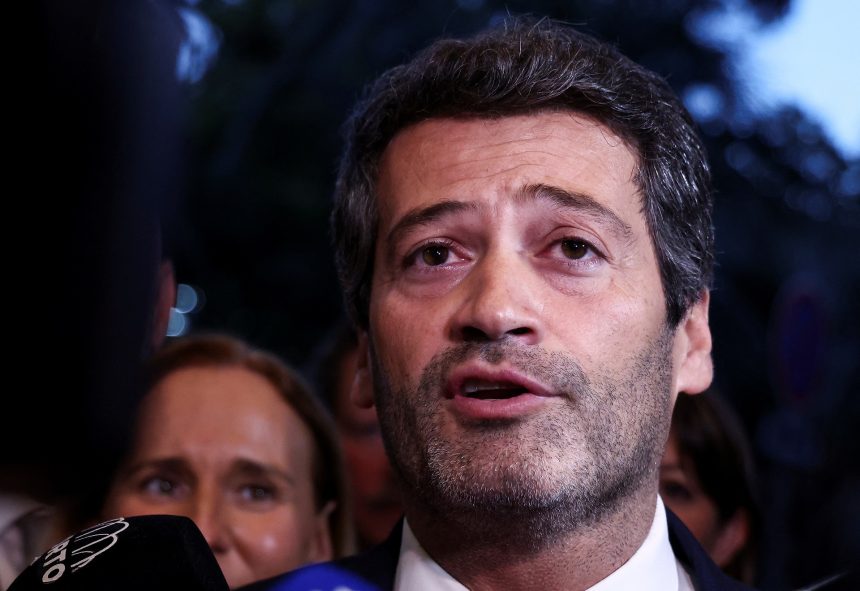 lider-de-partido-de-portugal-e-obrigado-a-remover-cartazes-contra-ciganos