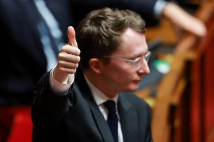 parlamento-da-franca-aprova-projeto-de-lei-de-emergencia-para-evitar-shutdown