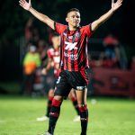 vitoria-da-chapeu-no-coritiba-e-encaminha-contratacao-de-atacante