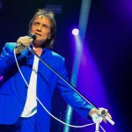 roberto-carlos-muda-a-letra-de-‘amigo’-e-emociona-fas-com-homenagem-a-erasmo-carlos