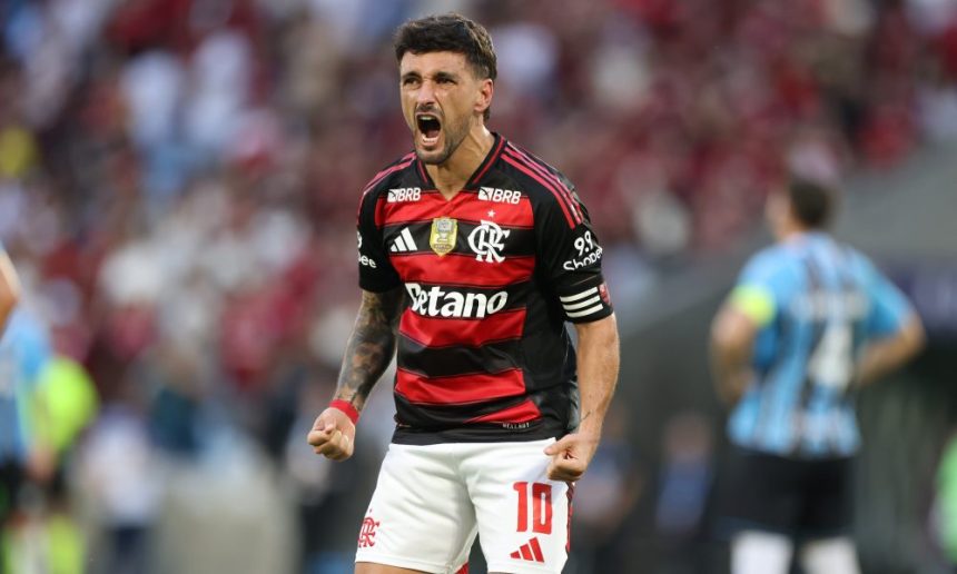 zico-afirma-que-jogaria-ao-lado-de-arrascaeta-no-flamengo-e-explica-como