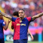raphinha-leva-premio-da-la-liga-e-alfineta-fifa:-‘agradeco-por-verem-meus-jogos’