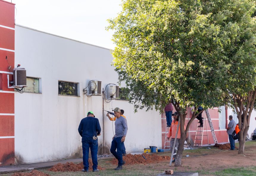 Prefeitura muda contratação de manutenção de ar-condicionado em Rondonópolis e lança credenciamento que prioriza empresas locais e reduz custos.