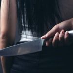 Tentativa de homicídio na Vila Olinda marca o Natal em Rondonópolis. Mulher esfaqueia madrasta após alegar agressão a filho autista.