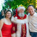 Papai Noel Vila do Natal atende famílias todos os dias na Praça Brasil com ônibus gratuito e programação cultural do Natal do Amor.