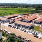 Fachada da nova Escola Municipal Altamirando em Rondonópolis, onde ocorrem matrículas para redimensionamento de alunos da rede pública