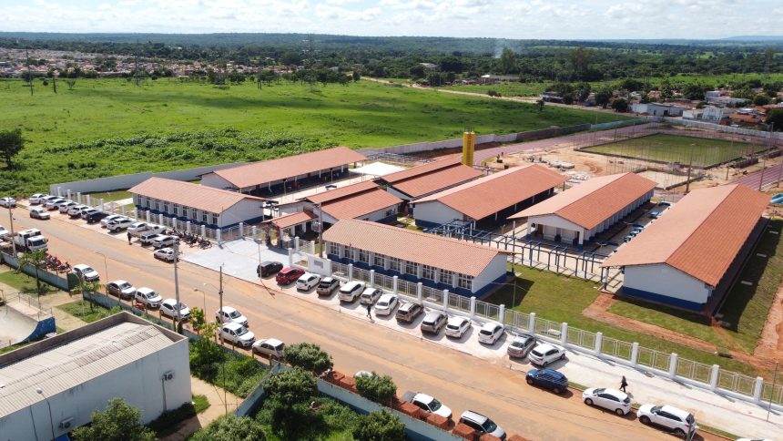 Fachada da nova Escola Municipal Altamirando em Rondonópolis, onde ocorrem matrículas para redimensionamento de alunos da rede pública