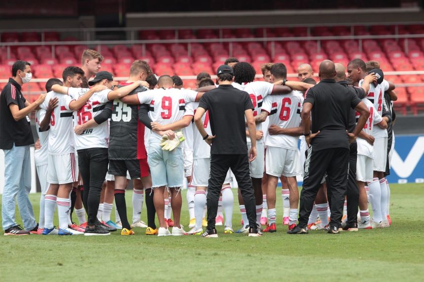 Reformulacao elenco sao paulo prevê saídas de Dinneno, Luiz Gustavo e Rigoni e mudanças na diretoria para reduzir custos em 2026.