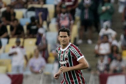Paulo Henrique Ganso com a camisa do Fluminense em campo, gesticulando durante partida, em matéria sobre o desejo de ter Neymar no clube em 2026