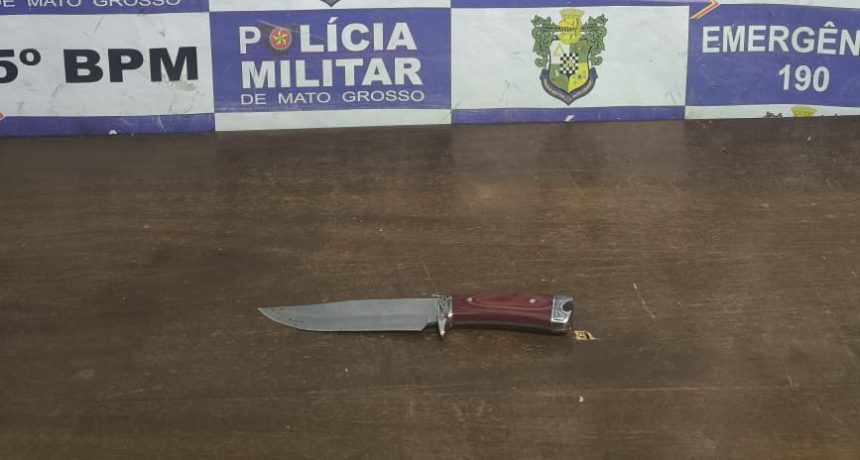 Tentativa homicidio centro rondonopolis: briga no "Cinquentão" termina com homem esfaqueado. Suspeito foi preso pela PM com a faca na mão.