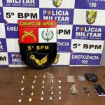 Viatura da Polícia Militar em avenida de Rondonópolis durante abordagem que resultou em flagrante de tráfico ilícito de drogas em Rondonópolis