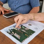 Mapa digital de propriedade rural em tela de computador representando a regularização ambiental.