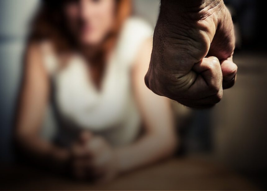 Violência doméstica em Rondonópolis: mulher é agredida e trancada no quarto