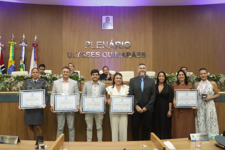 Sessão Solene Rondonópolis homenageia mais de 100 personalidades com títulos e medalhas por contribuições ao município.