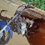 Motocicleta recuperada após a Operação Tolerância Zero apreender adolescentes envolvidos em furto em Rondonópolis.