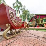 Praça Brasil decorada para o Natal do Amor em Rondonópolis com público acompanhando apresentações culturais gratuitas