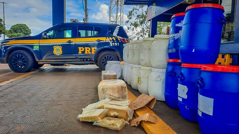 PRF apreensão droga BR-364: cerca de 600 kg de skunk foram encontrados em carga de caminhão entre Rondonópolis e Pedra Preta.