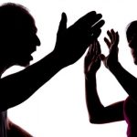 Homem detido em Rondonópolis após ameaçar a própria mãe no bairro Cidade de Deus durante discussão familiar.