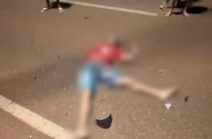 Acidente na Avenida dos Estudantes vitima jovem de 19 anos que perdeu controle da motocicleta e colidiu contra poste na madrugada desta quarta-feira.