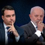 Infográfico mostrando as intenções de voto entre Lula e Flávio Bolsonaro para a presidência em 2026.