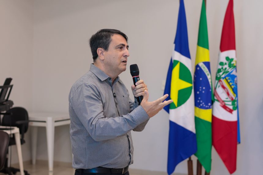 Altemar Lopes em café da manhã com servidores na Prefeitura de Rondonópolis.