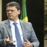 tarcisio-publica-mensagem-de-ano-novo-com-“fora-pt”-e-provoca-reacao