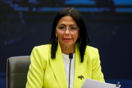 presidente-interina-da-venezuela-oferece-cooperacao-apos-ameaca-de-novo-ataque