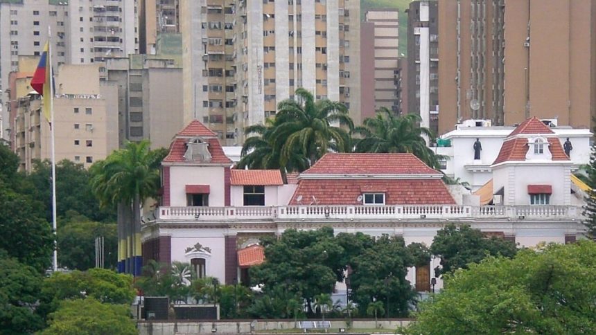 relatos-de-tiros-e-disparos-antiaereos-aumentam-clima-de-tensao-em-caracas