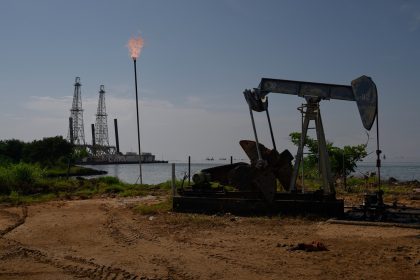 trump-diz-que-venezuela-vai-comprar-so-produtos-americanos-com-receita-do-petroleo
