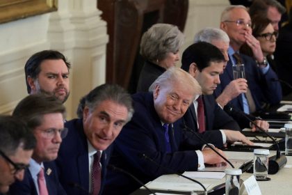 trump-ouve-de-petroleiras-que-venezuela,-atualmente,-e-“inviavel-para-investimentos”