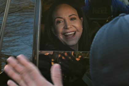 maria-corina-diz-ter-“entregado”-medalha-do-nobel-da-paz-a-trump-na-casa-branca