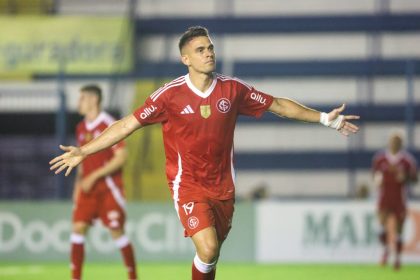 internacional-goleia-o-monsoon-na-estreia-de-pezolano