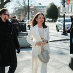 trump-se-reune-com-lider-da-oposicao-venezuelana-apos-elogiar-presidente-interina