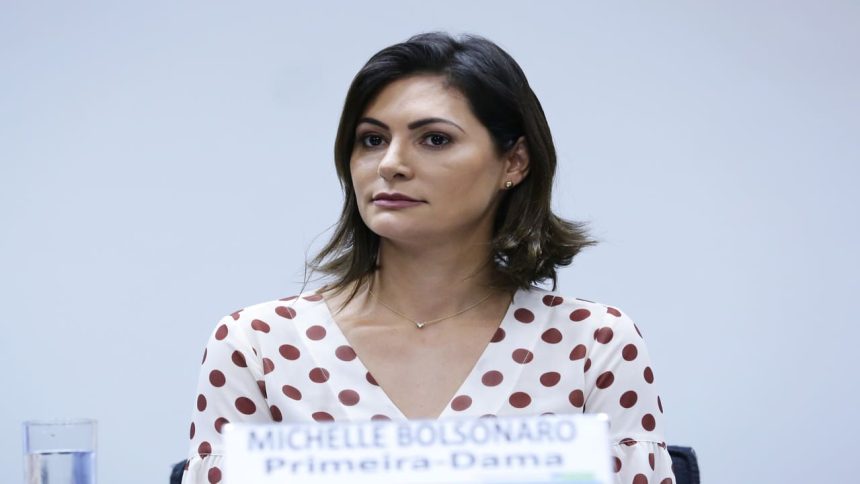 michelle-quebra-o-silencio-e-fala-sobre-a-primeira-noite-de-bolsonaro-na-papudinha