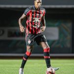 vitoria-leva-gol-de-bicicleta-e-segue-sem-vencer-no-baianao