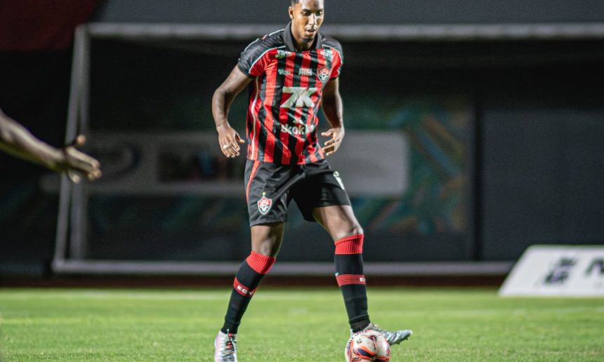 vitoria-leva-gol-de-bicicleta-e-segue-sem-vencer-no-baianao