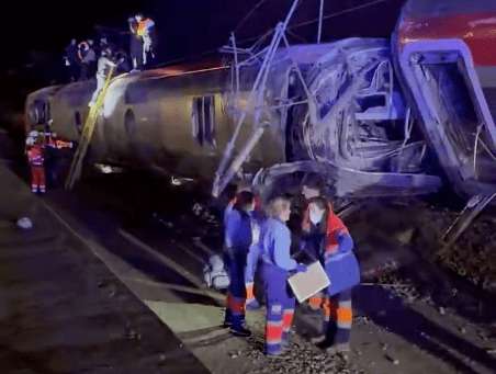 descarrilamento-de-trens-com-500-passageiros-na-espanha-deixa-ao-menos-21-mortos