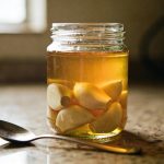 receita-da-avo-funciona?-alho-e-mel-podem-melhorar-sintomas-de-resfriado?