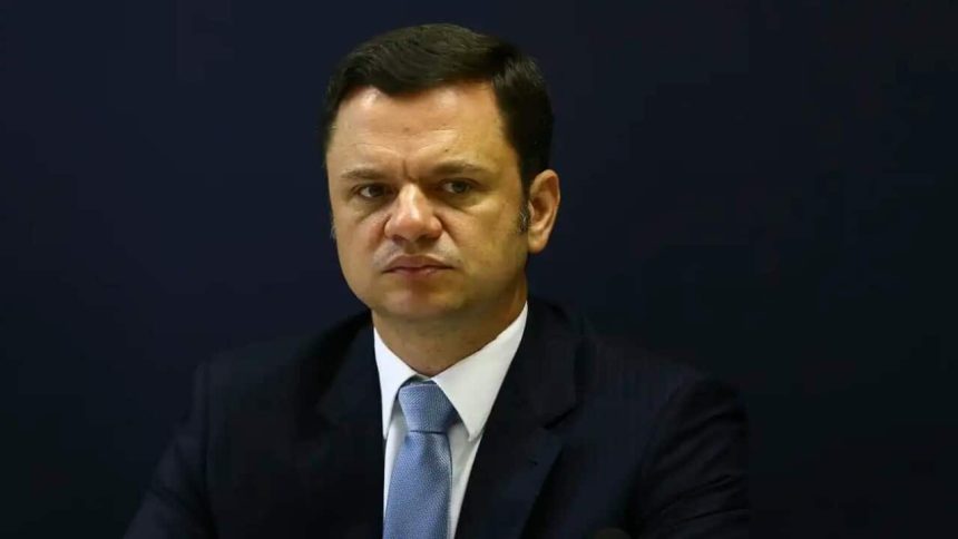 bolsonaro-teria-contado-com-ajuda-de-anderson-torres-para-usar-remedios-na-papudinha