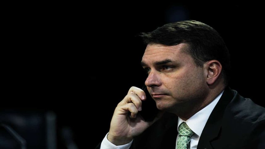 nova-pesquisa-apex/cnn-aponta-flavio-bolsonaro-a-frente-de-lula-por-quase-6-pontos
